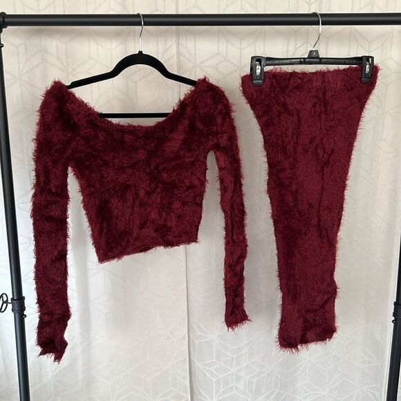 Active USA 2 Piece Off The Shoulder Long Sleeve Crop Top And Skirt Outfit - Picture 2 of 4